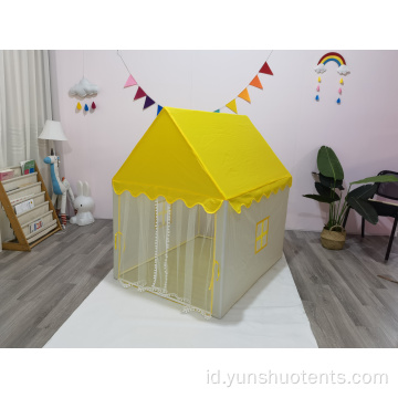 Kamar anak-anak bayi rumah bermain dalam ruangan putri